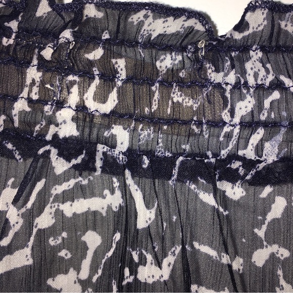 DKNY Jeans Women’s sleeveless sheer Mob Wife fringed top. Size small. EUC - Picture 8 of 10